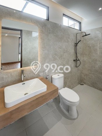 For Sale! Luxury House LT 160m2 Desain Modern di Legenda Wisata For Sale! Luxury House LT 160m2 Desain Modern di Legenda Wisata