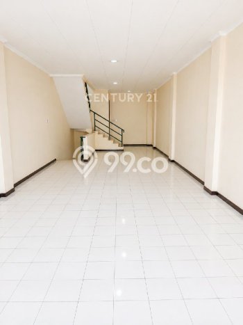 Disewakan Ruko di Kawasan Ramai Cipulir Luas 180m2 Disewakan Ruko di Kawasan Ramai Cipulir Luas 180m2