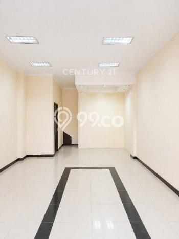 Disewakan Ruko di Kawasan Ramai Cipulir Luas 180m2 Disewakan Ruko di Kawasan Ramai Cipulir Luas 180m2