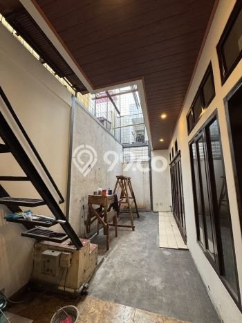 Ready to Use! Luxury House LT 170m2 Desain Modern di Taman Holis Indah Ready to Use! Luxury House LT 170m2 Desain Modern di Taman Holis Indah