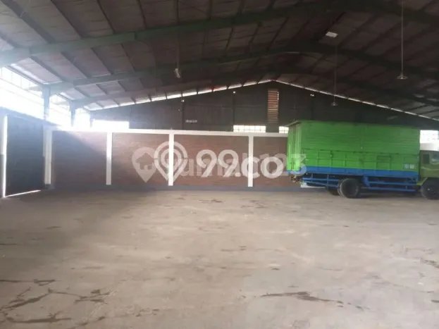 Gudang Disewa di Bandung dengan LB 400m2 Area Komersial Ramai Gudang Disewa di Bandung dengan LB 400m2 Area Komersial Ramai