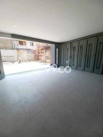 Rumah Mewah LB 180m2 Siap Pakai Desain Elegan di Setra Duta, Bandung Rumah Mewah LB 180m2 Siap Pakai Desain Elegan di Setra Duta, Bandung