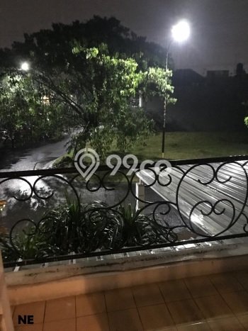 Rumah Modern 3 Kamar LT 200m2 di Legenda Wisata Rumah Modern 3 Kamar LT 200m2 di Legenda Wisata