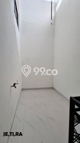 For Sale Rumah Bagus Siap Huni di Jakarta Timur Strategis For Sale Rumah Bagus Siap Huni di Jakarta Timur Strategis
