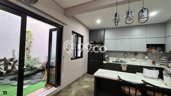 Hunian Elit LB 250m2 Siap Huni Desain Elegan di Cibubur, Jakarta Timur Hunian Elit LB 250m2 Siap Huni Desain Elegan di Cibubur, Jakarta Timur