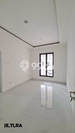 For Sale Rumah Bagus Siap Huni di Jakarta Timur Strategis For Sale Rumah Bagus Siap Huni di Jakarta Timur Strategis