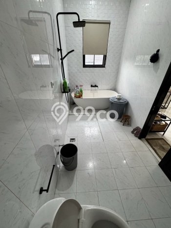 Ready to Use! Luxury House LT 112m2 Desain Elegan di BSD City Ready to Use! Luxury House LT 112m2 Desain Elegan di BSD City