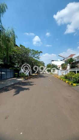 For Sale Hunian Mewah Klasik di Jakarta Barat For Sale Hunian Mewah Klasik di Jakarta Barat