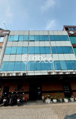 Ruko disewakan di Kebon Jeruk Jakarta Barat dengan luas bangunan 270m2 Ruko disewakan di Kebon Jeruk Jakarta Barat dengan luas bangunan 270m2