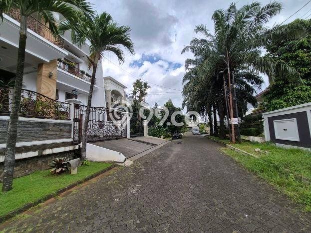 Rumah Elit Modern Siap Huni di Kedoya Jakarta Barat Rumah Elit Modern Siap Huni di Kedoya Jakarta Barat