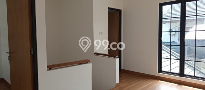 Hunian Mewah LB 129m2 Siap Pakai Desain Elegan di Bintaro, Tangerang Selatan Hunian Mewah LB 129m2 Siap Pakai Desain Elegan di Bintaro, Tangerang Selatan