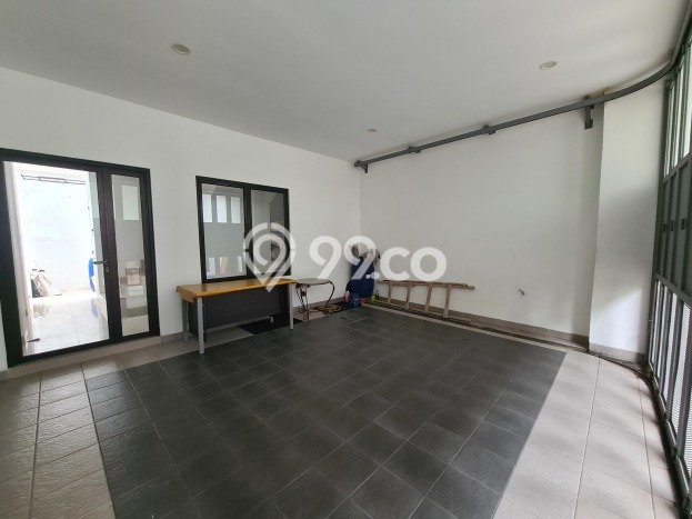 Unit Ruko Dijual di Jakarta Selatan LT 74m2 & LB 290m2 Unit Ruko Dijual di Jakarta Selatan LT 74m2 & LB 290m2