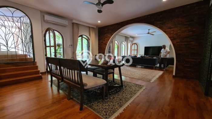 Sewa Rumah Strategis LT 658m2 / LB 400m2 di Cipete, Jakarta Selatan Sewa Rumah Strategis LT 658m2 / LB 400m2 di Cipete, Jakarta Selatan