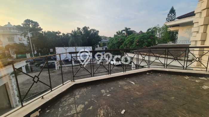 Rumah Strategis area Pondok Indah, Jakarta Selatan, LT 1375m² Bangunan 1100m² - BISA KPR! Rumah Strategis area Pondok Indah, Jakarta Selatan, LT 1375m² Bangunan 1100m² - BISA KPR!