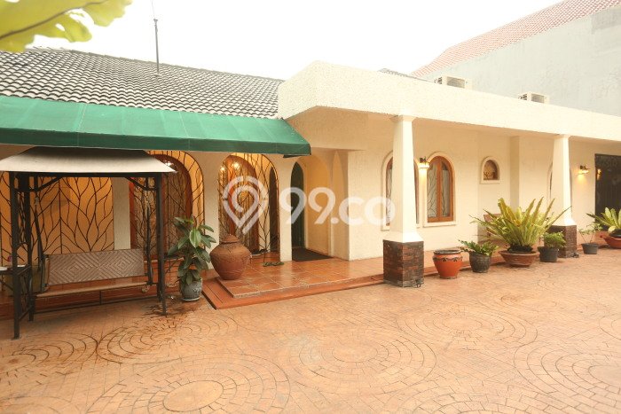 Sewa Rumah Strategis LT 658m2 / LB 400m2 di Cipete, Jakarta Selatan Sewa Rumah Strategis LT 658m2 / LB 400m2 di Cipete, Jakarta Selatan