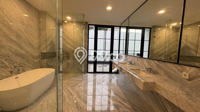 Hunian Elit LB 435m2 Siap Pakai Desain Elegan di Pondok Indah, Jakarta Selatan Hunian Elit LB 435m2 Siap Pakai Desain Elegan di Pondok Indah, Jakarta Selatan