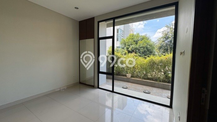 Rumah dengan Lokasi Strategis 3 KT di Gatot Subroto, Jakarta Selatan Rumah dengan Lokasi Strategis 3 KT di Gatot Subroto, Jakarta Selatan