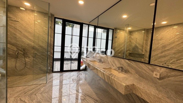 Hunian Elit LB 435m2 Siap Pakai Desain Elegan di Pondok Indah, Jakarta Selatan Hunian Elit LB 435m2 Siap Pakai Desain Elegan di Pondok Indah, Jakarta Selatan