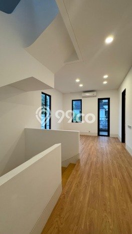 Hunian Elit LB 435m2 Siap Pakai Desain Elegan di Pondok Indah, Jakarta Selatan Hunian Elit LB 435m2 Siap Pakai Desain Elegan di Pondok Indah, Jakarta Selatan
