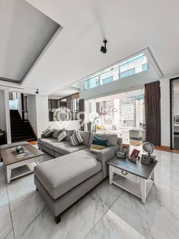 Ready to Use! Premium House LT 594m2 Desain Elegan di Graha Ready to Use! Premium House LT 594m2 Desain Elegan di Graha