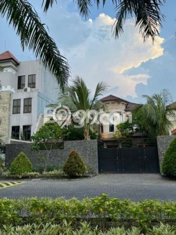Rumah Luxury Modern Tanpa Renovasi di Graha Surabaya Rumah Luxury Modern Tanpa Renovasi di Graha Surabaya