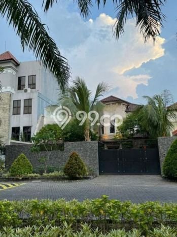 Rumah Luxury Modern Tanpa Renovasi di Graha Surabaya Rumah Luxury Modern Tanpa Renovasi di Graha Surabaya