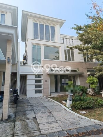 Rumah Luxury Modern Tanpa Renovasi di Pakuwon Indah Surabaya Rumah Luxury Modern Tanpa Renovasi di Pakuwon Indah Surabaya