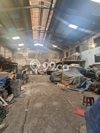 Unit Gudang Disewakan di Margomulyo di Area Ramai & Strategis Unit Gudang Disewakan di Margomulyo di Area Ramai & Strategis