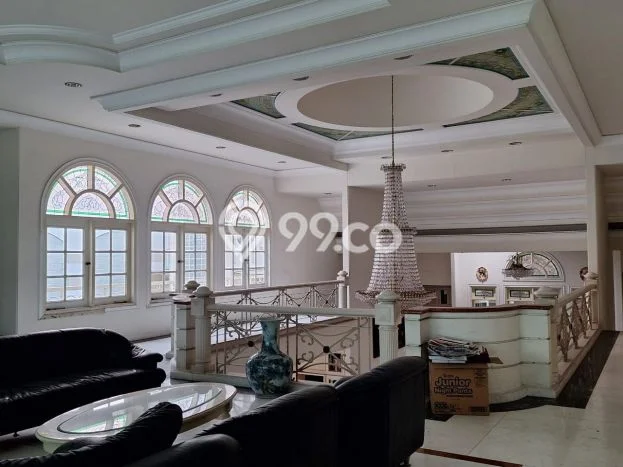 Rumah Mewah LB 1300m2 Siap Pakai Desain Elegan di Mayjen Sungkono, Surabaya Rumah Mewah LB 1300m2 Siap Pakai Desain Elegan di Mayjen Sungkono, Surabaya