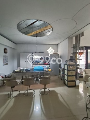 Sewa Rumah Strategis LT 640m2 / LB 700m2 di Manyar, Surabaya Sewa Rumah Strategis LT 640m2 / LB 700m2 di Manyar, Surabaya