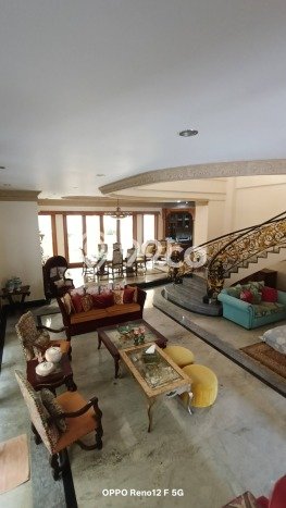 Ready to Use! Luxury House LT 640m2 Desain Elegan di Pakuwon CIty Ready to Use! Luxury House LT 640m2 Desain Elegan di Pakuwon CIty