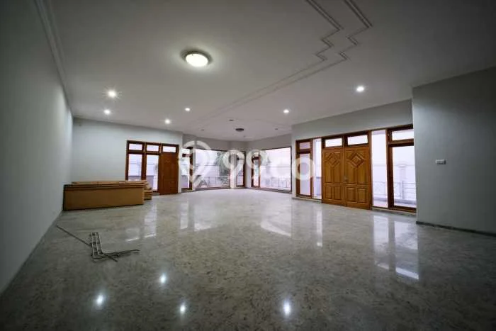 Rumah Mewah LB 1300m2 Siap Pakai Desain Elegan di Mayjen Sungkono, Surabaya Rumah Mewah LB 1300m2 Siap Pakai Desain Elegan di Mayjen Sungkono, Surabaya