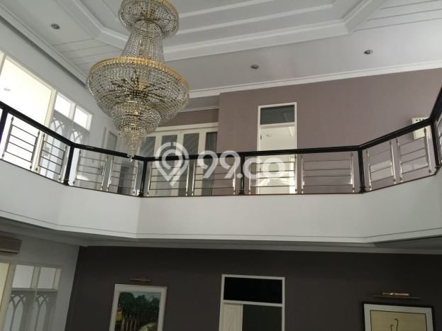 Dijual Rumah Luas Elegan Dengan View Cantik di Dharma Husada, Surabaya Dijual Rumah Luas Elegan Dengan View Cantik di Dharma Husada, Surabaya