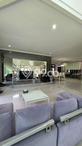 For Sale! Luxury House LT 622m2 Desain Modern di Pakuwon Indah For Sale! Luxury House LT 622m2 Desain Modern di Pakuwon Indah