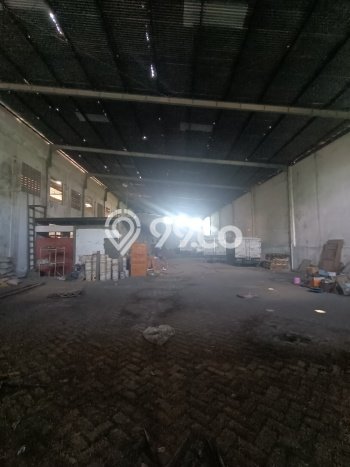 Unit Gudang Disewakan di Margomulyo di Area Ramai & Strategis Unit Gudang Disewakan di Margomulyo di Area Ramai & Strategis