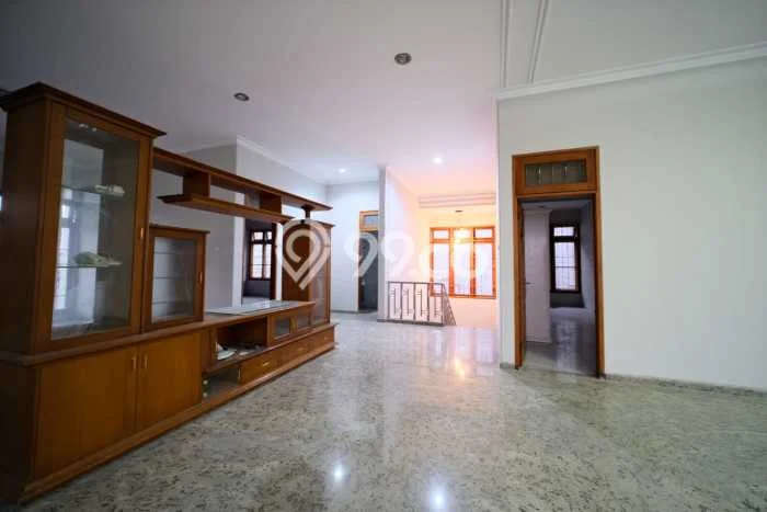 Rumah Mewah LB 1300m2 Siap Pakai Desain Elegan di Mayjen Sungkono, Surabaya Rumah Mewah LB 1300m2 Siap Pakai Desain Elegan di Mayjen Sungkono, Surabaya