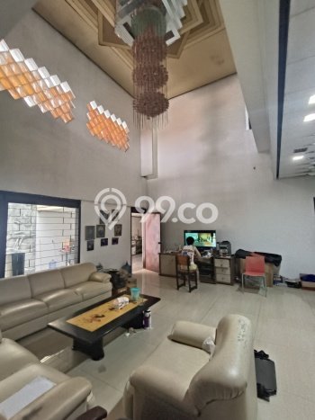 Sewa Rumah Strategis LT 640m2 / LB 700m2 di Manyar, Surabaya Sewa Rumah Strategis LT 640m2 / LB 700m2 di Manyar, Surabaya