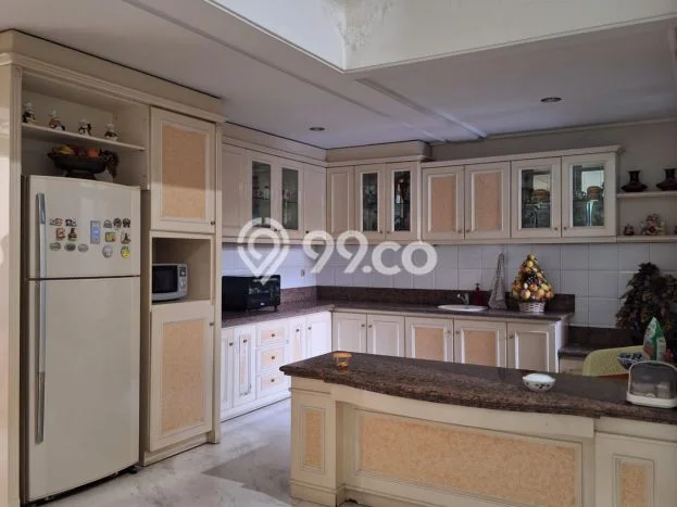 Rumah Mewah LB 1300m2 Siap Pakai Desain Elegan di Mayjen Sungkono, Surabaya Rumah Mewah LB 1300m2 Siap Pakai Desain Elegan di Mayjen Sungkono, Surabaya