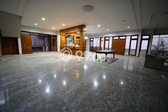 Rumah Mewah LB 1300m2 Siap Pakai Desain Elegan di Mayjen Sungkono, Surabaya Rumah Mewah LB 1300m2 Siap Pakai Desain Elegan di Mayjen Sungkono, Surabaya