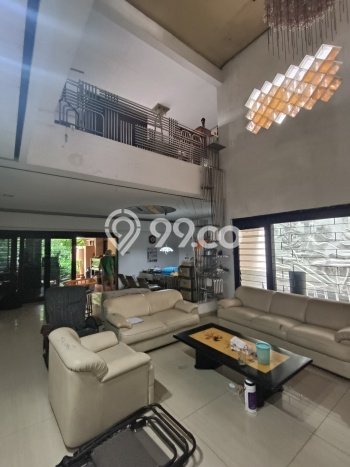 Sewa Rumah Strategis LT 640m2 / LB 700m2 di Manyar, Surabaya Sewa Rumah Strategis LT 640m2 / LB 700m2 di Manyar, Surabaya