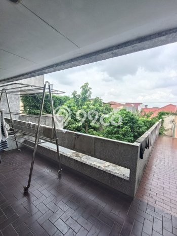 Sewa Rumah Strategis LT 640m2 / LB 700m2 di Manyar, Surabaya Sewa Rumah Strategis LT 640m2 / LB 700m2 di Manyar, Surabaya