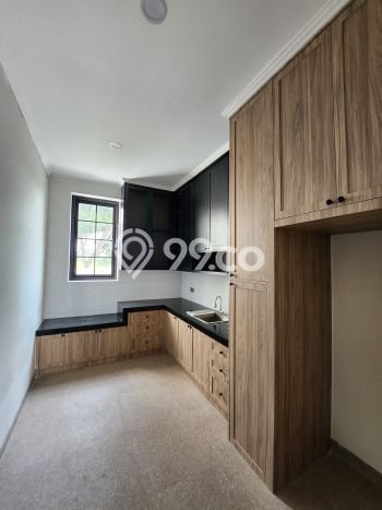 For Sale! Premium House LT 408m2 Desain Elegan di Sukomanunggal For Sale! Premium House LT 408m2 Desain Elegan di Sukomanunggal