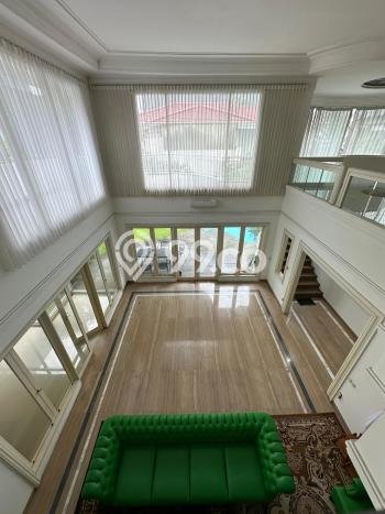 Rumah Luxury Modern Tanpa Renovasi di Kuningan Jakarta Selatan Rumah Luxury Modern Tanpa Renovasi di Kuningan Jakarta Selatan
