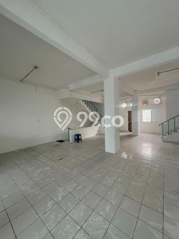 Area Ramai! Ruko Dijual di Kebayoran Lama untuk Bisnis Luas Bangunan 504m2 Area Ramai! Ruko Dijual di Kebayoran Lama untuk Bisnis Luas Bangunan 504m2