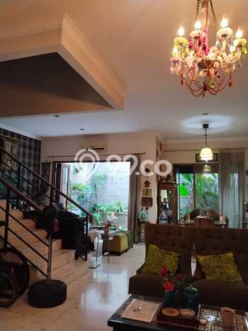 Hunian Eksklusif Siap Huni LT 184m2 di Kebayoran Lama, Jakarta Selatan Hunian Eksklusif Siap Huni LT 184m2 di Kebayoran Lama, Jakarta Selatan