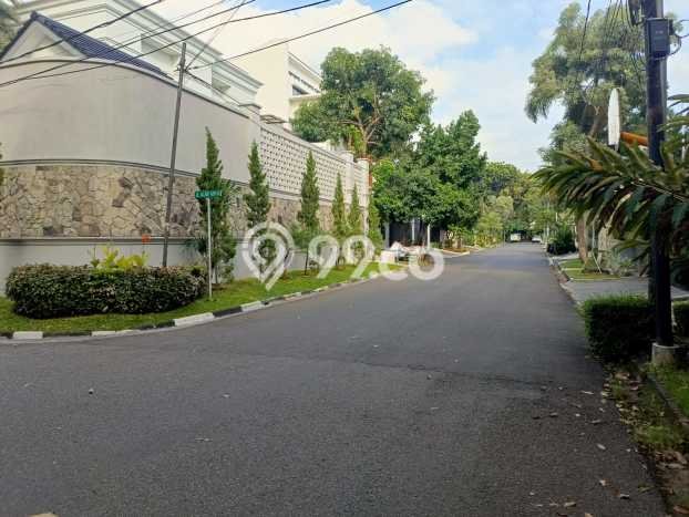 Tanah Dijual Lokasi Strategis di Jakarta Selatan dengan Luas 300m2 Tanah Dijual Lokasi Strategis di Jakarta Selatan dengan Luas 300m2