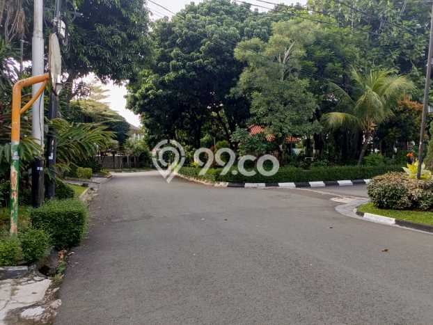 Tanah Dijual Lokasi Strategis di Jakarta Selatan dengan Luas 300m2 Tanah Dijual Lokasi Strategis di Jakarta Selatan dengan Luas 300m2