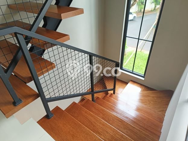 Rumah Luxury Modern Tanpa Renovasi di BSD Tangerang Rumah Luxury Modern Tanpa Renovasi di BSD Tangerang