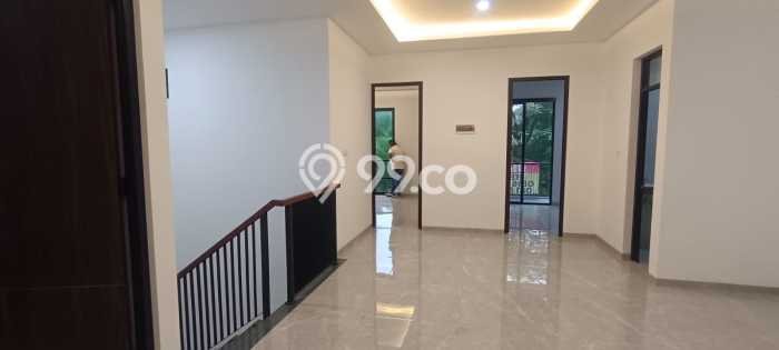 For Sale! Luxury House LT 190m2 Desain Modern di Alam Sutera For Sale! Luxury House LT 190m2 Desain Modern di Alam Sutera