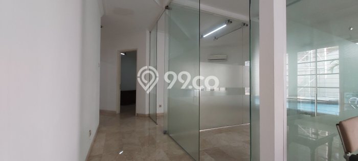 Hunian Eksklusif Siap Huni LT 1109m2 di Kebayoran Baru, Jakarta Selatan Hunian Eksklusif Siap Huni LT 1109m2 di Kebayoran Baru, Jakarta Selatan